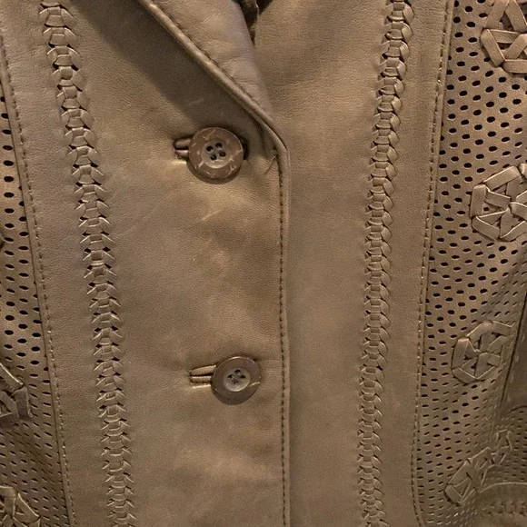 CHICO’s Womens Brown Leather Crop Length Jacket. Buttery Soft. Nice detail.​​​​​ - Picture 7 of 14